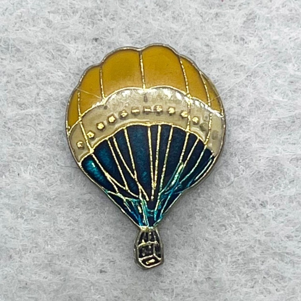 🔮 5/$25 Vintage Hot Air Balloon Pin